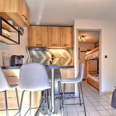Renove Au Pied Des Pistes Avec Balcon Et Parking A - Fr-1-524-105 Apartment *